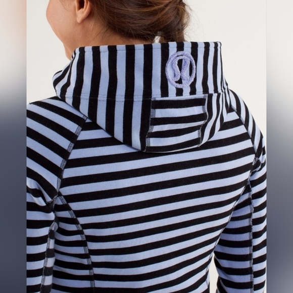 Lululemon Scuba Hoodie *Stretch in Sea Stripe Printed Polar Haze Black Size 2 - Picture 6 of 16
